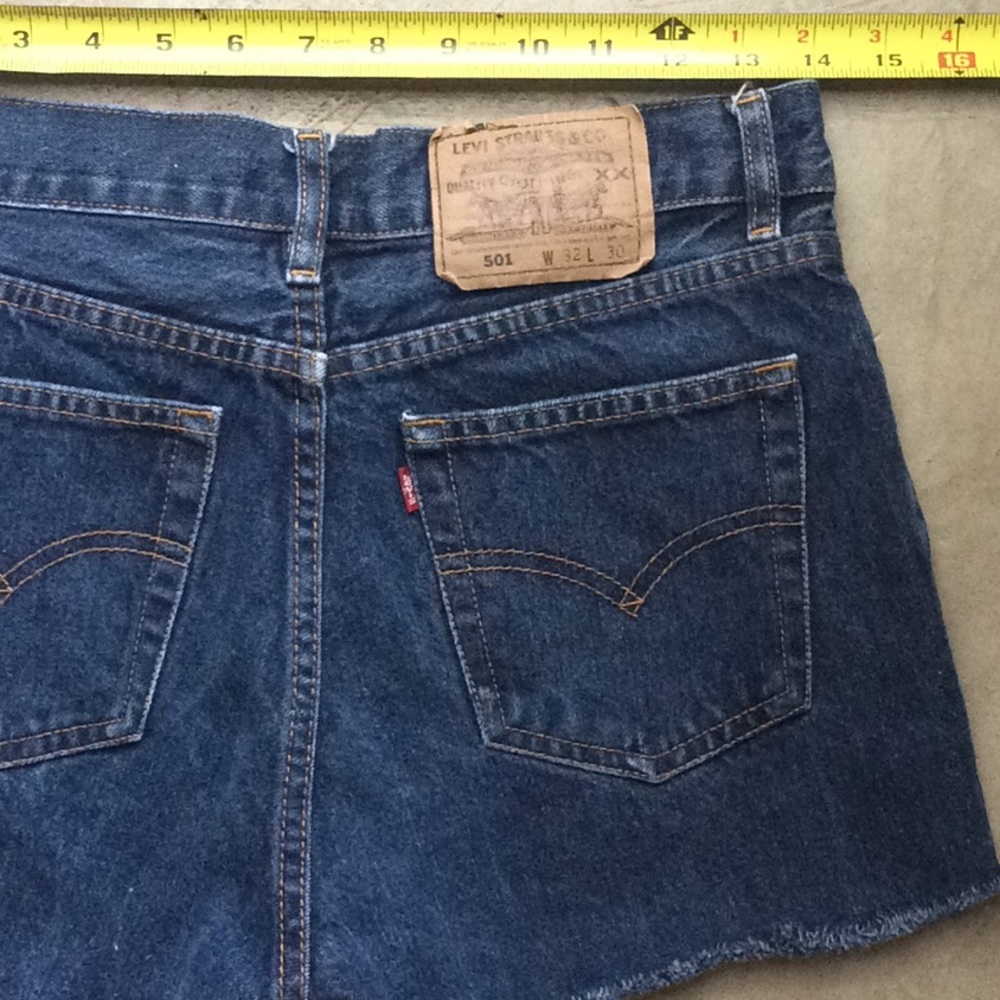 Levi 501 cut off shorts. - Picture 6 of 8